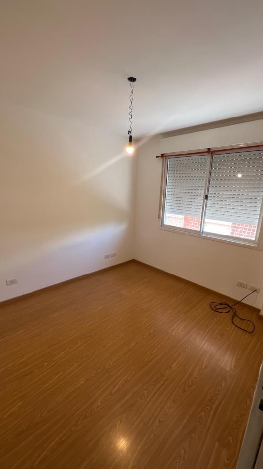 PARAGUAY / LA PAZ. DEPTO 2 DORMITORIOS CON BALCON AL FRENTE