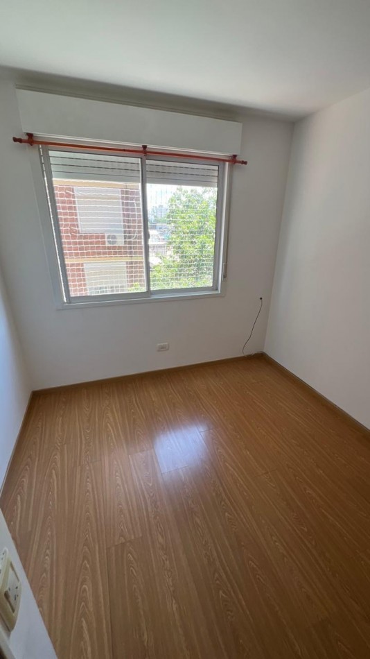 PARAGUAY / LA PAZ. DEPTO 2 DORMITORIOS CON BALCON AL FRENTE