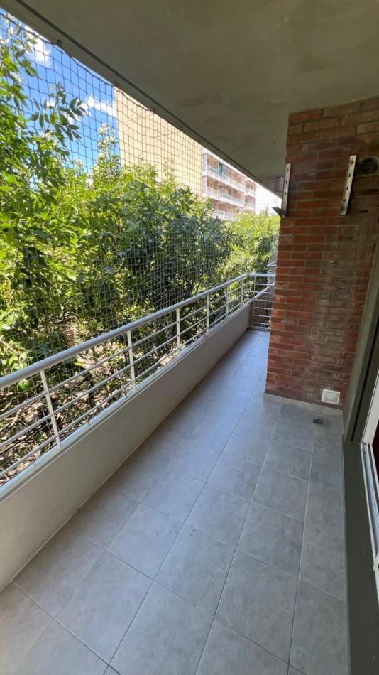 PARAGUAY / LA PAZ. DEPTO 2 DORMITORIOS CON BALCON AL FRENTE