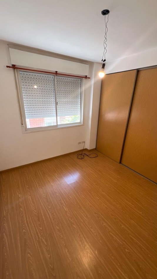 PARAGUAY / LA PAZ. DEPTO 2 DORMITORIOS CON BALCON AL FRENTE