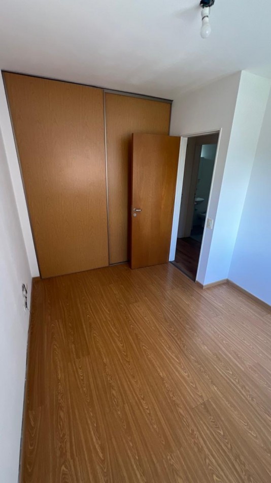 PARAGUAY / LA PAZ. DEPTO 2 DORMITORIOS CON BALCON AL FRENTE